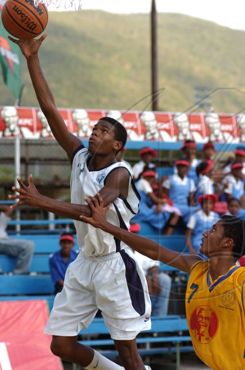 Ricardo Makyn/Staff Photographer.
KFC under 16 Basketball match bewteen Ardenne and Jamaica College at the Stadium Courts on Thursday 19.3.2009.