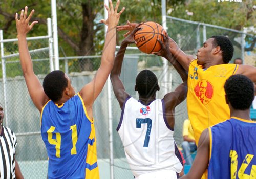 Ricardo Makyn/Staff Photographer.
KFC under 16 Basketball match bewteen Ardenne and Jamaica College at the Stadium Courts on Thursday 19.3.2009.