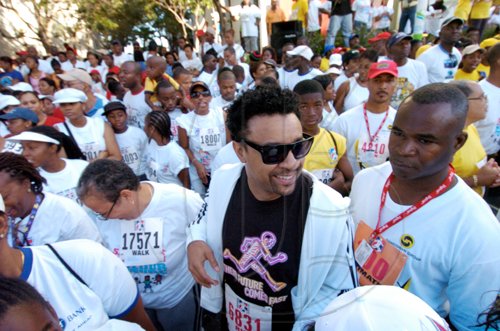 Ricardo Makyn/Staff Photographer.
Popular singer/Philanthropist, Shaggy (in shades), shed vocal chords for muscles yesterday to participate in the annual  Sigma Run held in New Kingston.