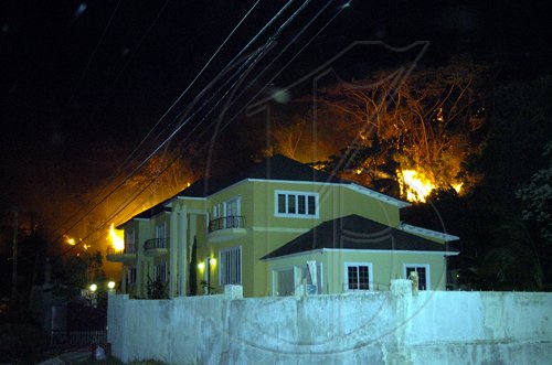 Peta-Gaye Clachar/Staff Photographer
Fire in Norbrook Heights on Thursday, March 5, 2009.
