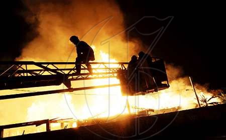 WrayandNephewFireC20090112RM_2
