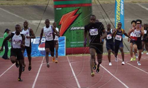 Ricardo Makyn/Staff Photographer.
Final day action at the Gibson Relays on Saturday 28.2.2009.