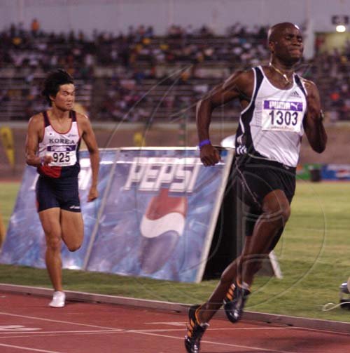 Ricardo Makyn/Staff Photographer.
Final day action at the Gibson Relays on Saturday 28.2.2009.