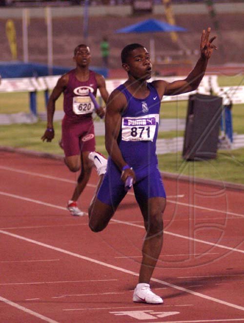 Ricardo Makyn/Staff Photographer.
Final day action at the Gibson Relays on Saturday 28.2.2009.