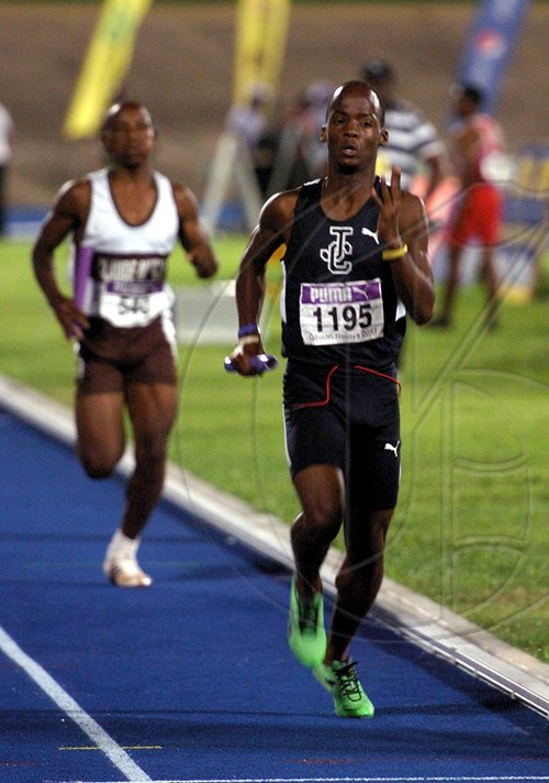 Ricardo Makyn/Staff Photographer.High School Boys' 4x800  meters final at the Gibson Relays at the National Stadium on aturday