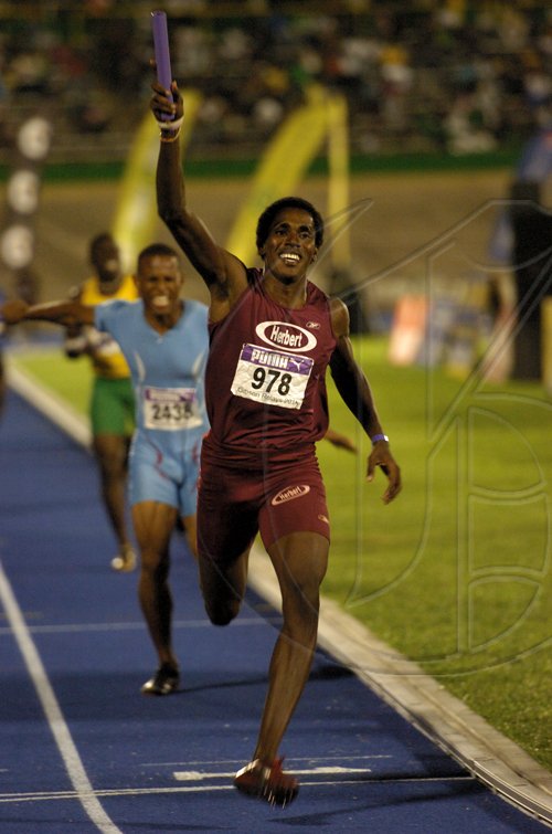 Ricardo Makyn/Staff Photographer.High School Boys' Class one   4x200 meters final at the Gibson Relays at the National Stadium on aturday