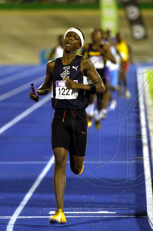 Ricardo Makyn/Staff Photographer.High School Boys' Class three   4x200 meters final at the Gibson Relays at the National Stadium on aturday