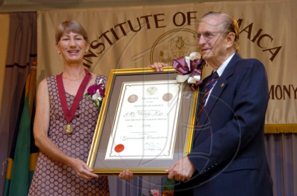 Peta-Gaye Clachar/Freelance Photographer
The Most honourable Edward Seaga presents Ms. Wendy Lee with a bronze medal and citation for her contribution to Environmental Conservation at the Institute of Jamaica (IOJ) Musgrave Awards ceremony at IOJ on Wednesday, October 14, 2009.