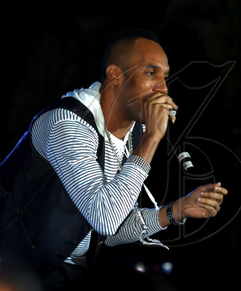 Winston Sill / Freelance Photographer
Shaggy Foundation presents "Shaggy and Friends 2010 Concert", held on the lawns of Jamaica House, Hope Road on Saturday night January 2, 2010.