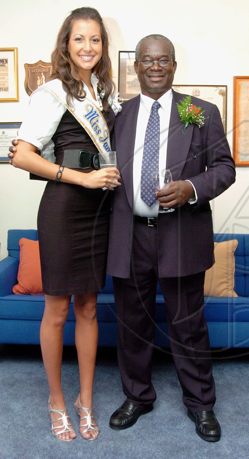 Peta-Gaye Clachar/Freelance Photographer
Gleaner company Long Service Awards at the Gleaner's North Street Office on Monday, September 21, 2009.