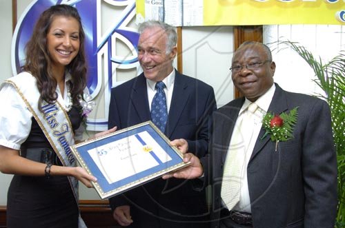 Peta-Gaye Clachar/Freelance Photographer
Gleaner company Long Service Awards at the Gleaner's North Street Office on Monday, September 21, 2009.