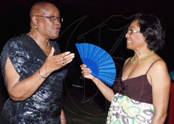 Colin Hamilton/freelance photographer
Manpower and Maintenance Services boss Audrey Hinchcliffe (left) raps with Lady Hall at the Vice Chancellor's do.


Reception at #1 Long Mountain Road on Tuesday December 29, 2009.